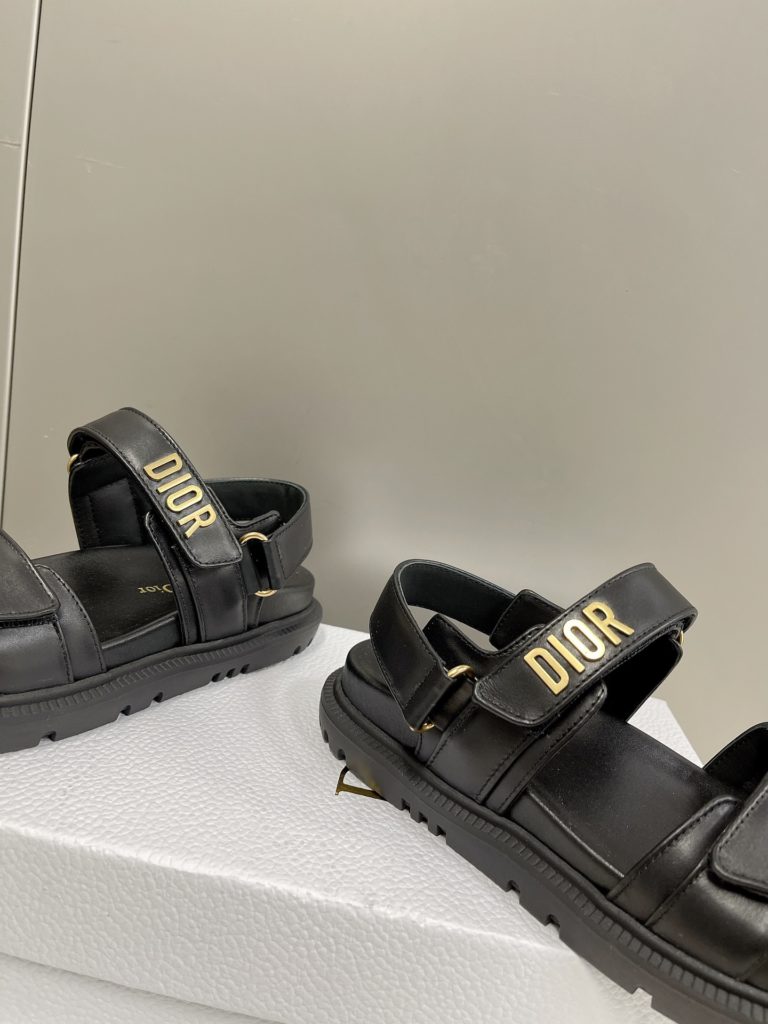 Dior 2021 spring and summer latest Velcro sandals, classic silhouette design ➕ Upper Dior LOGO hardware embellishment, super beautiful, super versatile, very soft upper foot ✔ : Imported cowhide upper, sheepskin inner lining, genuine open-mold TPU large base size: 35-40