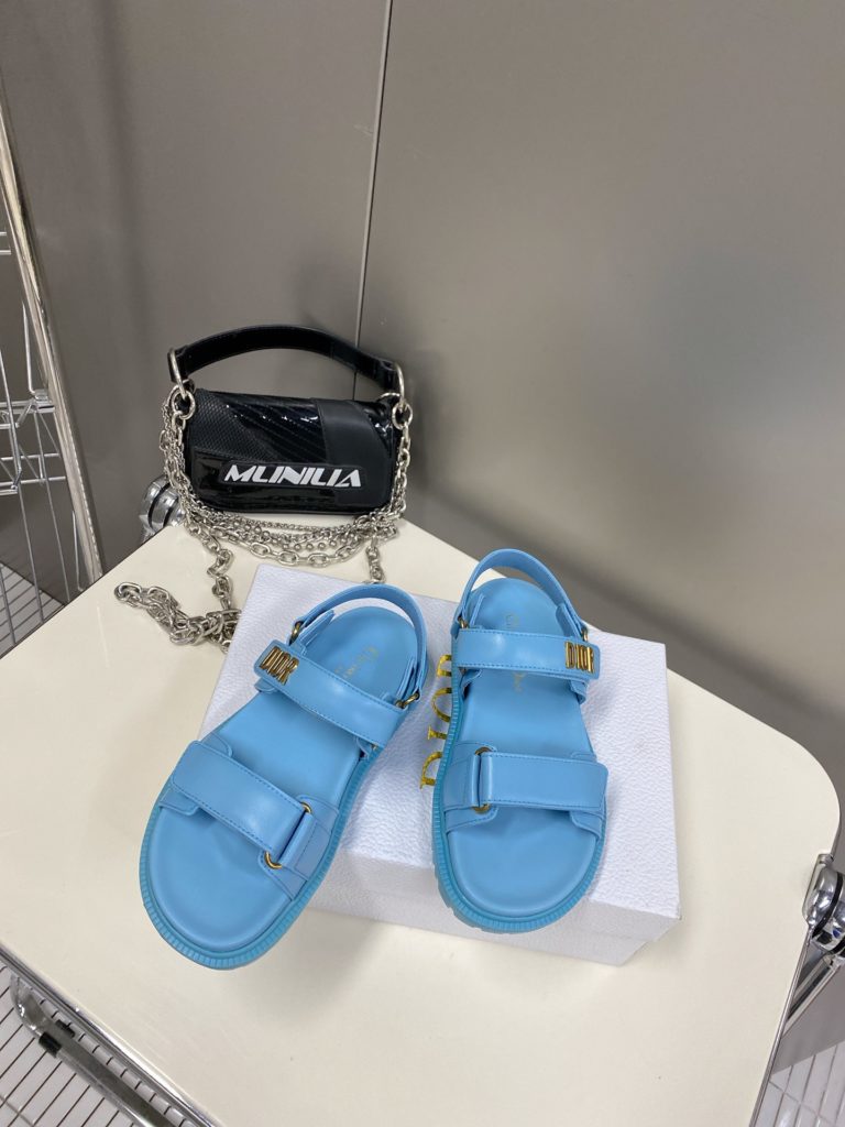 Dior 2021 spring and summer latest Velcro sandals, classic silhouette design ➕ Upper Dior LOGO hardware embellishment, super beautiful, super versatile, very soft upper foot ✔ : Imported cowhide upper, sheepskin inner lining, genuine open-mold TPU large base size: 35-40