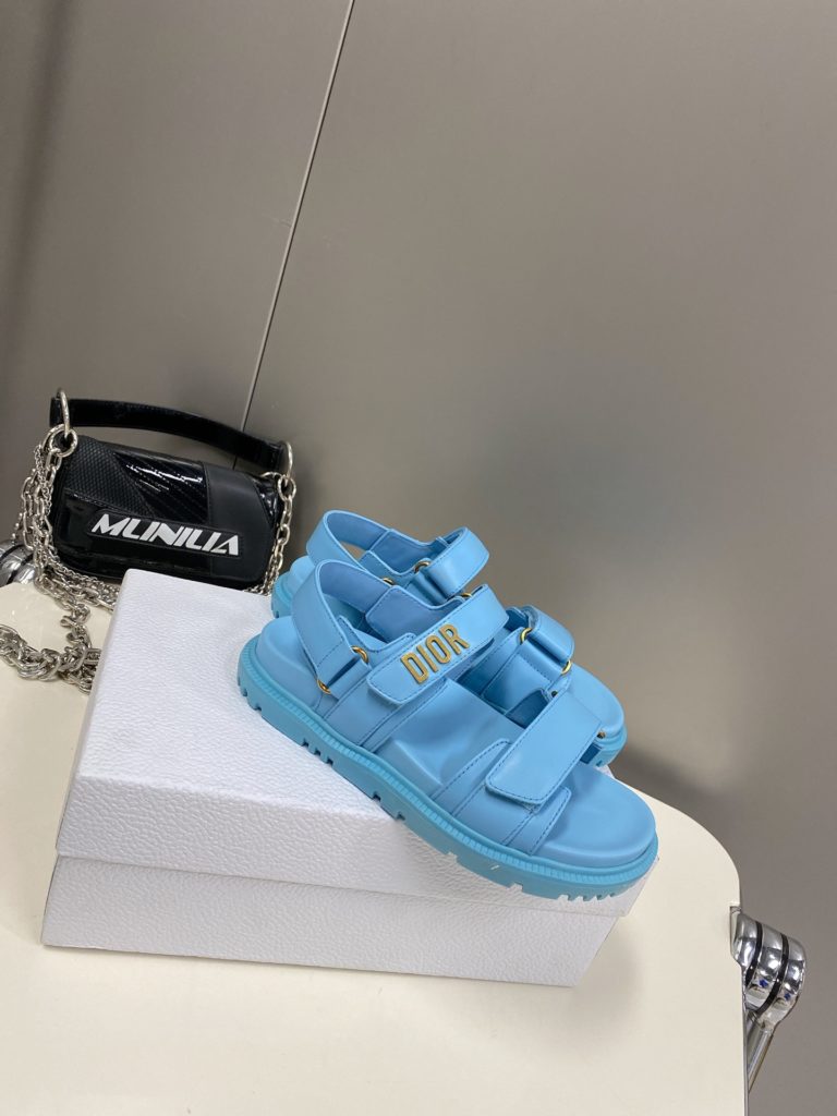 Dior 2021 spring and summer latest Velcro sandals, classic silhouette design ➕ Upper Dior LOGO hardware embellishment, super beautiful, super versatile, very soft upper foot ✔ : Imported cowhide upper, sheepskin inner lining, genuine open-mold TPU large base size: 35-40