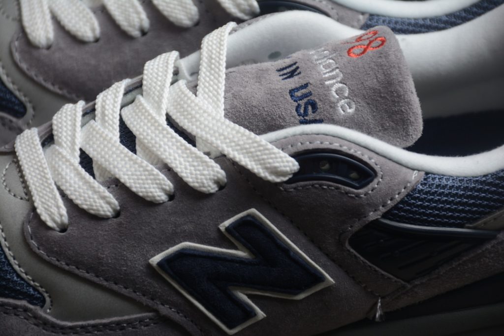 New Balance RC NB998 series US-made M998GNR uses raw materials and glue to supply Tmall Mixer's various special counters and shopping malls with a full set of molds. The front and rear soles are combined in sections. The sole is made of pure original leather. The size of the top skin with pores is 39.5 40 40.5 41.5 42 42.5 43 44