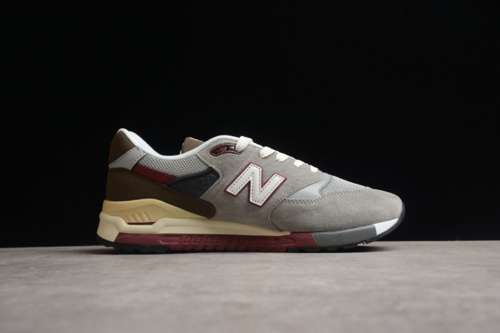 New Balance RC NB998 series US-made M998GNR uses raw materials and glue to supply Tmall Mixer's various special counters and shopping malls with a full set of molds. The front and rear soles are combined in sections. The sole is made of pure original leather. The size of the top skin with pores is 39.5 40 40.5 41.5 42 42.5 43 44