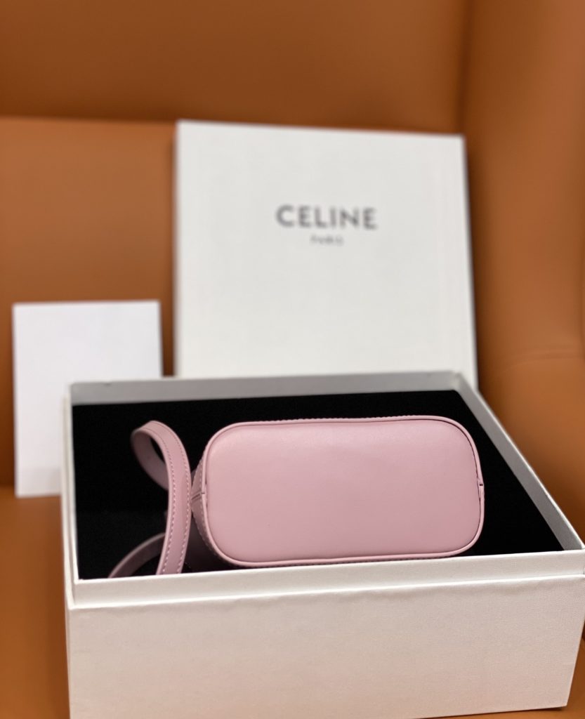 CELINE 2023 new CUIR TRIOMPHE mini cowhide bucket bag 10L433_ Pink with cow leather suede and cow leather lining This model can be loaded with large smart phone models such as PLUS ➕ Shoulder and back snap closure 1 main compartment inner card slot size: 19.5+16+7cm [with original gift box 🎁】