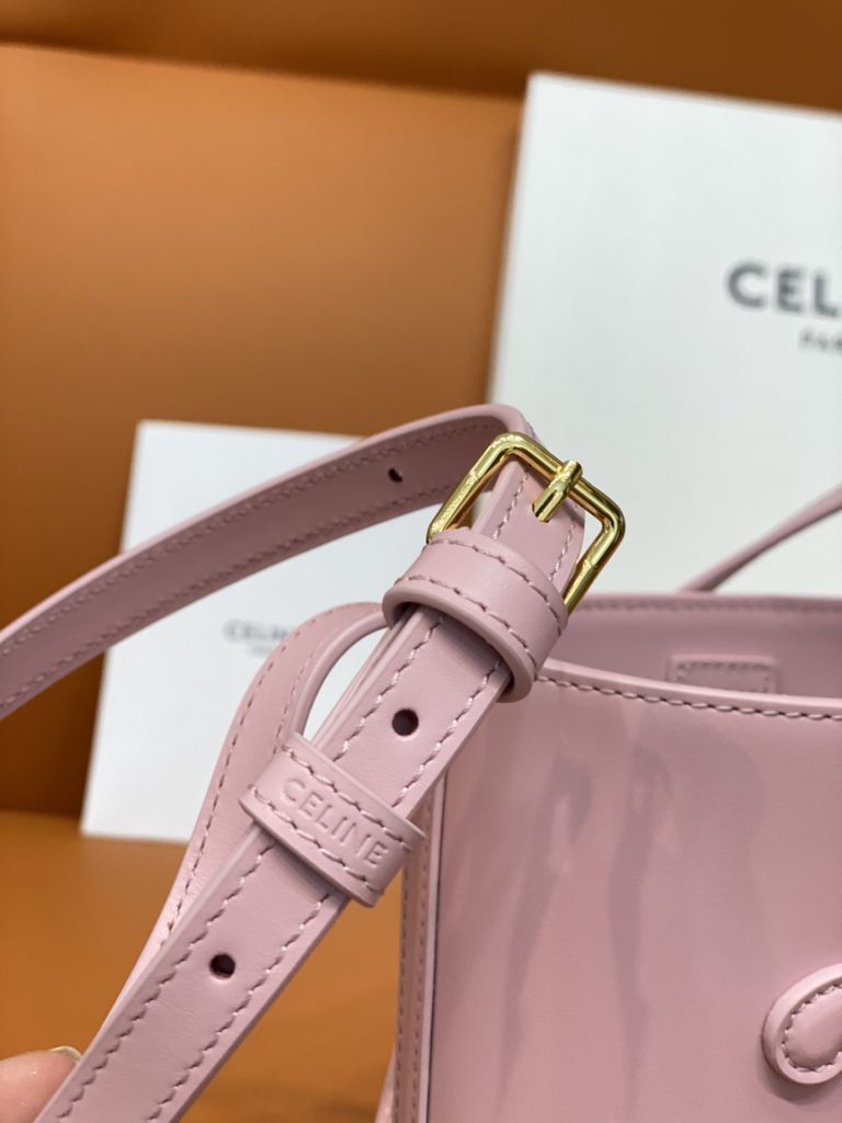 CELINE 2023 new CUIR TRIOMPHE mini cowhide bucket bag 10L433_ Pink with cow leather suede and cow leather lining This model can be loaded with large smart phone models such as PLUS ➕ Shoulder and back snap closure 1 main compartment inner card slot size: 19.5+16+7cm [with original gift box 🎁】