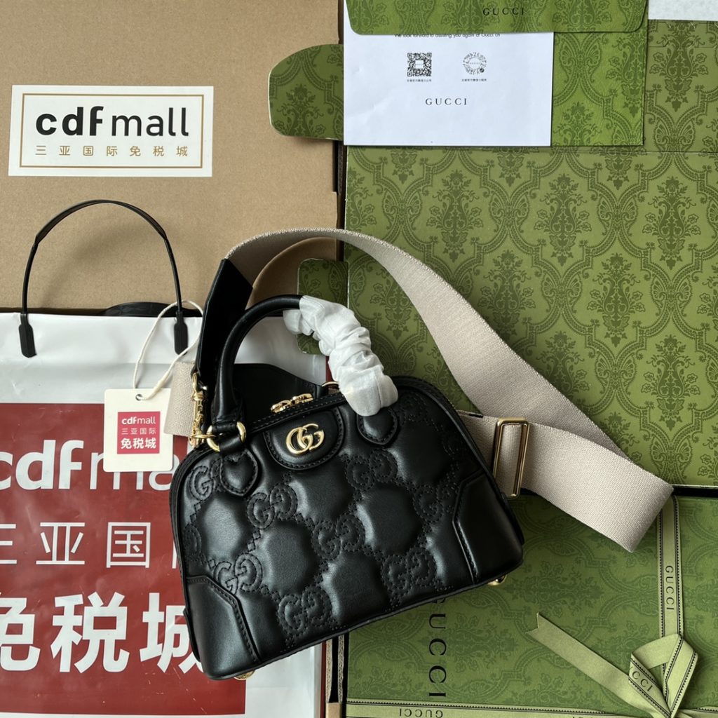 📣📣📣 [Original leather 🌈 (Cdfmall Sanya duty-free shop handbag] 🔥🔥 GG Matelasse leather handbag, UM8HG 1046 GG Matelasse leather annotates the brand's iconic materials with soft texture. The textured GG pattern vividly represents a series of handbags, including this black leather handbag. The front is decorated with double-G accessories to inject brand identity into the whole design. Black GG Matelass é leather, gold adjustable accessories cotton lining, double G top handle (6.5cm high) detachable shoulder strap (47cm high) zipper closure. Model: 727793. Size: 19 (W) x 13 (H) x 10cm (D) Color: black/embossed G original leather.