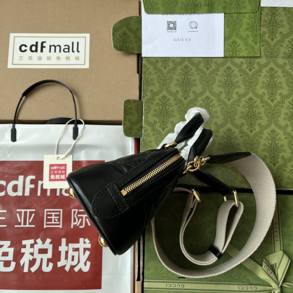 📣📣📣 [Original leather 🌈 (Cdfmall Sanya duty-free shop handbag] 🔥🔥 GG Matelasse leather handbag, UM8HG 1046 GG Matelasse leather annotates the brand's iconic materials with soft texture. The textured GG pattern vividly represents a series of handbags, including this black leather handbag. The front is decorated with double-G accessories to inject brand identity into the whole design. Black GG Matelass é leather, gold adjustable accessories cotton lining, double G top handle (6.5cm high) detachable shoulder strap (47cm high) zipper closure. Model: 727793. Size: 19 (W) x 13 (H) x 10cm (D) Color: black/embossed G original leather.