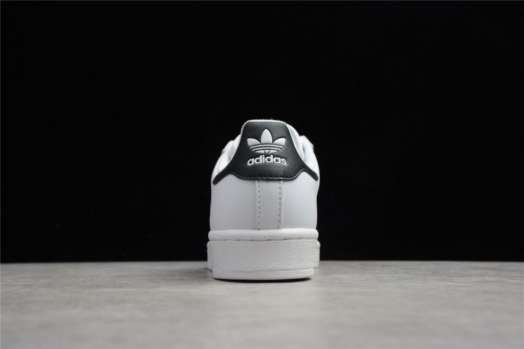 Adi Superstar W shell head white black gold standard article number: EG4958 Size: 36 36.5 37 38 38.5 39 40 40.5 41 42 42.5 43 44 44.5 45