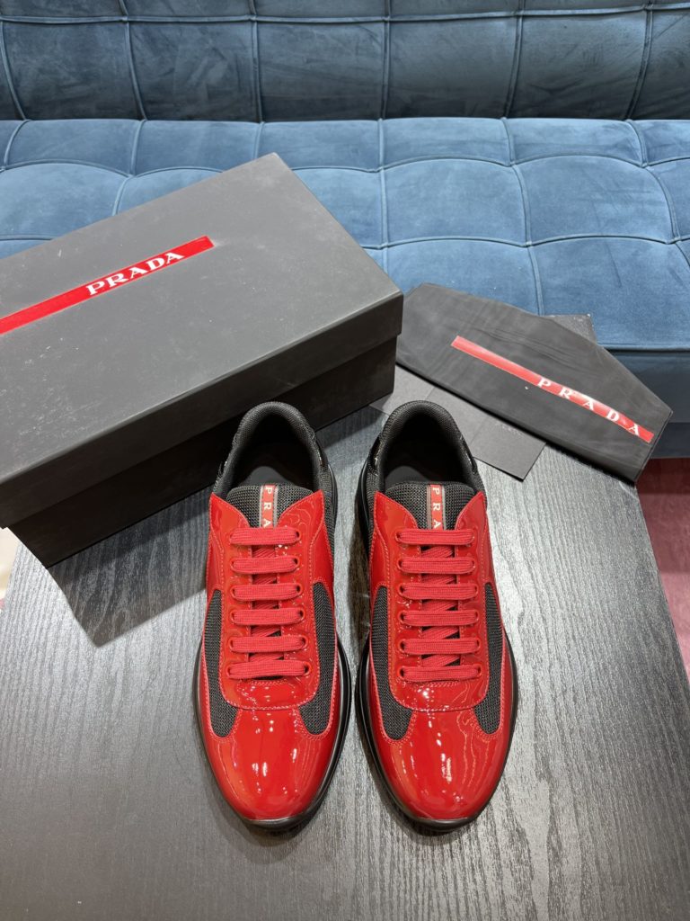 Prada America's Cup Shoe This metallic sneaker is equipped with a lightweight and soft rubber sole, which is comfortable to wear and easy to move. Upper: patent leather, polyamide fiber material metal texture 3cm TPU suction foam sole P450 Size 39-44 (38.45.46.47 customized)