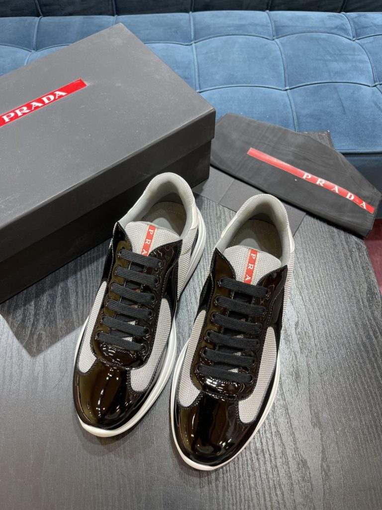 Prada America's Cup Shoe This metallic sneaker is equipped with a lightweight and soft rubber sole, which is comfortable to wear and easy to move. Upper: patent leather, polyamide fiber material metal texture 3cm TPU suction foam sole P450 Size 39-44 (38.45.46.47 customized)