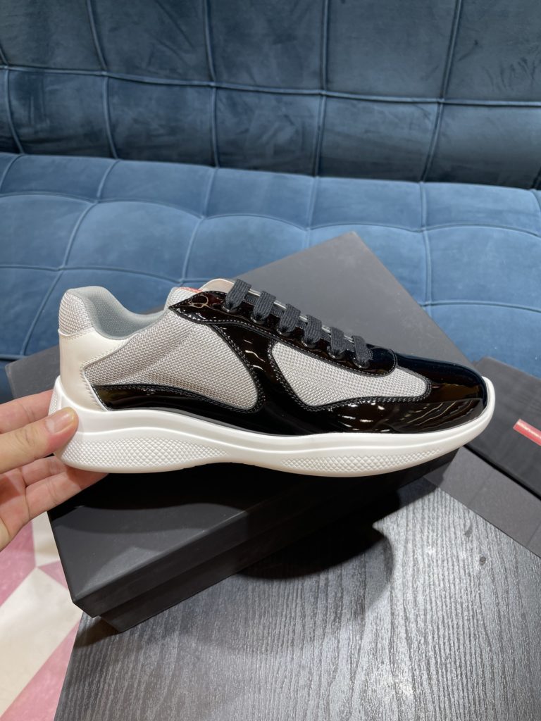 Prada America's Cup Shoe This metallic sneaker is equipped with a lightweight and soft rubber sole, which is comfortable to wear and easy to move. Upper: patent leather, polyamide fiber material metal texture 3cm TPU suction foam sole P450 Size 39-44 (38.45.46.47 customized)