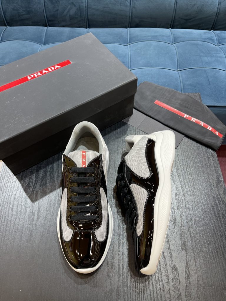 Prada America's Cup Shoe This metallic sneaker is equipped with a lightweight and soft rubber sole, which is comfortable to wear and easy to move. Upper: patent leather, polyamide fiber material metal texture 3cm TPU suction foam sole P450 Size 39-44 (38.45.46.47 customized)