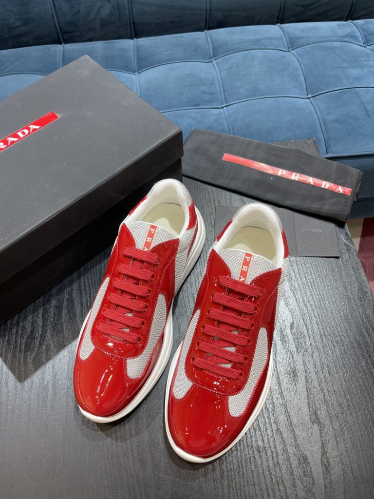 Prada America's Cup Shoe This metallic sneaker is equipped with a lightweight and soft rubber sole, which is comfortable to wear and easy to move. Upper: patent leather, polyamide fiber material metal texture 3cm TPU suction foam sole P450 Size 39-44 (38.45.46.47 customized)