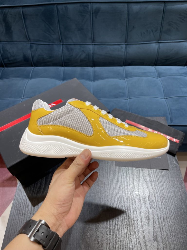 Prada America's Cup Shoe This metallic sneaker is equipped with a lightweight and soft rubber sole, which is comfortable to wear and easy to move. Upper: patent leather, polyamide fiber material metal texture 3cm TPU suction foam sole P450 Size 39-44 (38.45.46.47 customized)