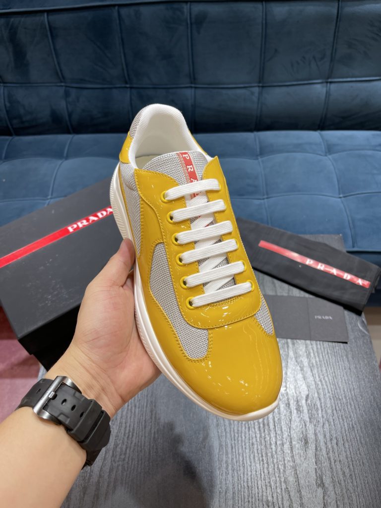 Prada America's Cup Shoe This metallic sneaker is equipped with a lightweight and soft rubber sole, which is comfortable to wear and easy to move. Upper: patent leather, polyamide fiber material metal texture 3cm TPU suction foam sole P450 Size 39-44 (38.45.46.47 customized)