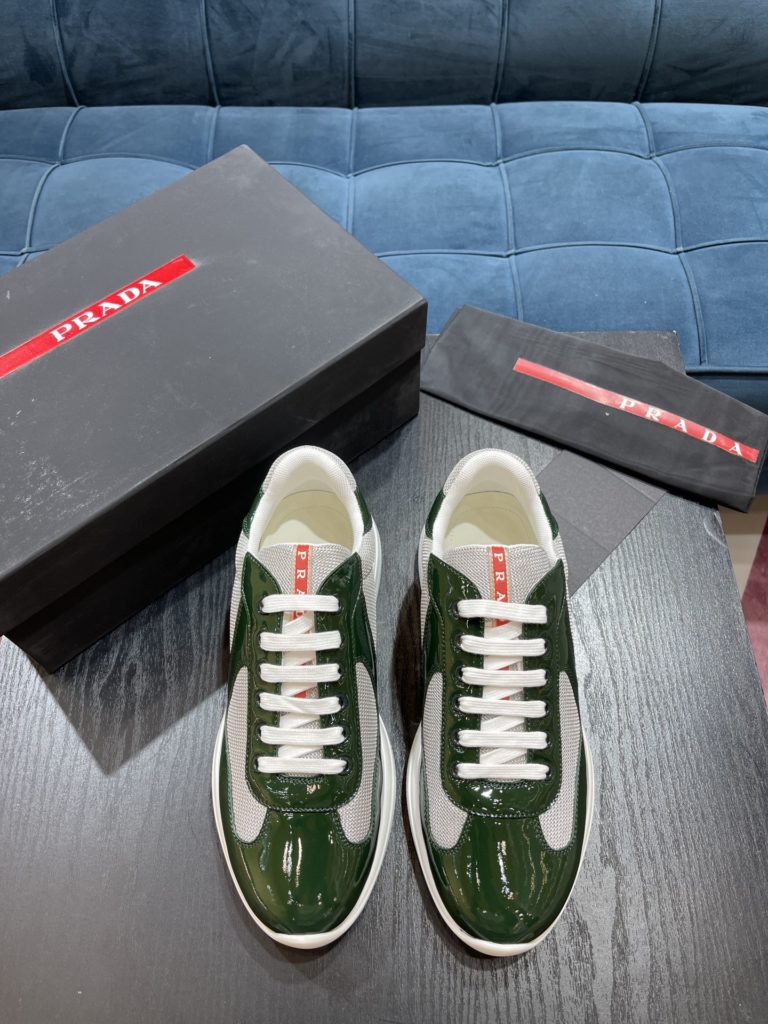 Prada America's Cup Shoe This metallic sneaker is equipped with a lightweight and soft rubber sole, which is comfortable to wear and easy to move. Upper: patent leather, polyamide fiber material metal texture 3cm TPU suction foam sole P450 Size 39-44 (38.45.46.47 customized)