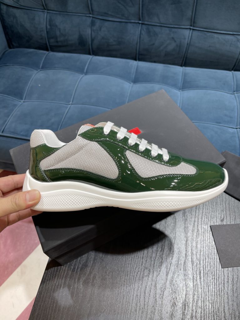 Prada America's Cup Shoe This metallic sneaker is equipped with a lightweight and soft rubber sole, which is comfortable to wear and easy to move. Upper: patent leather, polyamide fiber material metal texture 3cm TPU suction foam sole P450 Size 39-44 (38.45.46.47 customized)