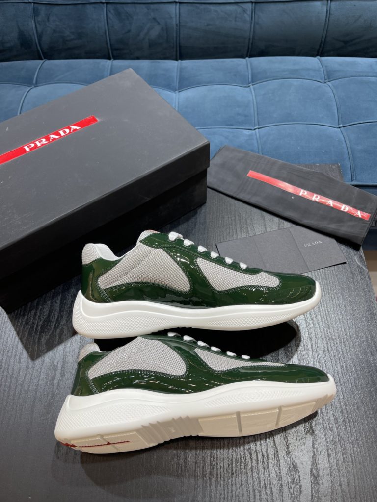 Prada America's Cup Shoe This metallic sneaker is equipped with a lightweight and soft rubber sole, which is comfortable to wear and easy to move. Upper: patent leather, polyamide fiber material metal texture 3cm TPU suction foam sole P450 Size 39-44 (38.45.46.47 customized)