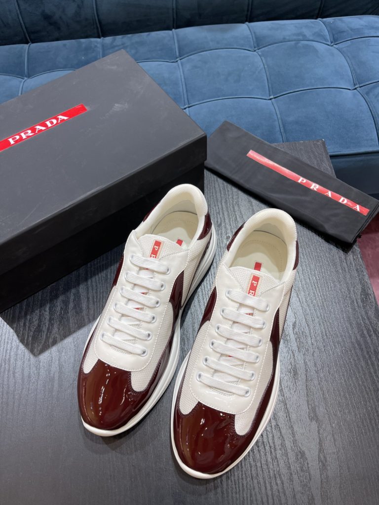 Prada America's Cup Shoe This metallic sneaker is equipped with a lightweight and soft rubber sole, which is comfortable to wear and easy to move. Upper: patent leather, polyamide fiber material metal texture 3cm TPU suction foam sole P450 Size 39-44 (38.45.46.47 customized)