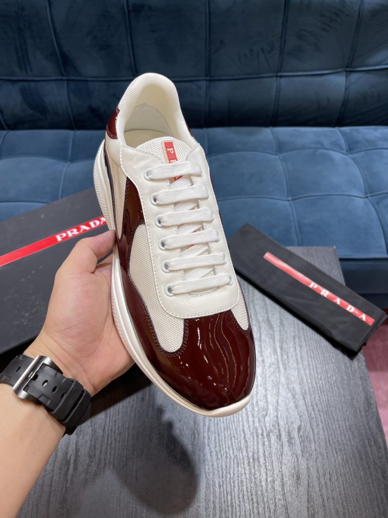 Prada America's Cup Shoe This metallic sneaker is equipped with a lightweight and soft rubber sole, which is comfortable to wear and easy to move. Upper: patent leather, polyamide fiber material metal texture 3cm TPU suction foam sole P450 Size 39-44 (38.45.46.47 customized)