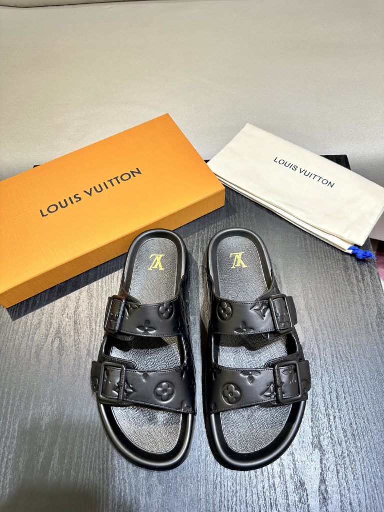 LV Louis Vuitton sandals luxury men's slippers, 1:1 high-end quality, original material, relaxed and comfortable casual sunshine, the highest version of high-quality boutiques, must be entered in summer! Size：38-46