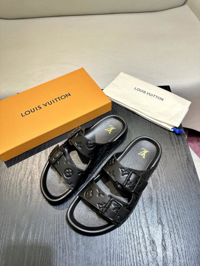 LV Louis Vuitton sandals luxury men's slippers, 1:1 high-end quality, original material, relaxed and comfortable casual sunshine, the highest version of high-quality boutiques, must be entered in summer! Size：38-46