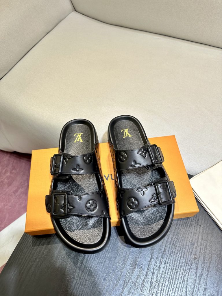 LV Louis Vuitton sandals luxury men's slippers, 1:1 high-end quality, original material, relaxed and comfortable casual sunshine, the highest version of high-quality boutiques, must be entered in summer! Size：38-46