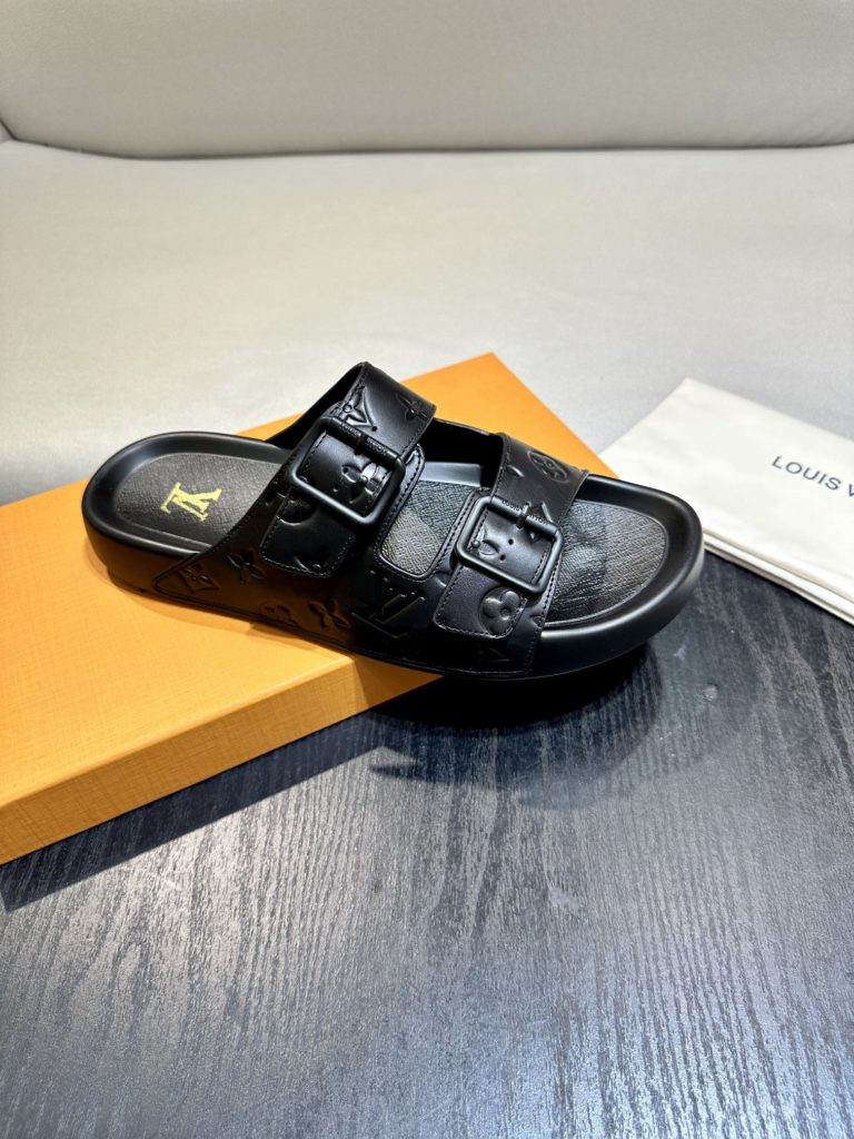 LV Louis Vuitton sandals luxury men's slippers, 1:1 high-end quality, original material, relaxed and comfortable casual sunshine, the highest version of high-quality boutiques, must be entered in summer! Size：38-46