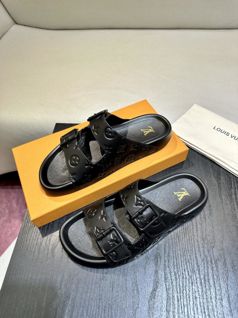 LV Louis Vuitton sandals luxury men's slippers, 1:1 high-end quality, original material, relaxed and comfortable casual sunshine, the highest version of high-quality boutiques, must be entered in summer! Size：38-46