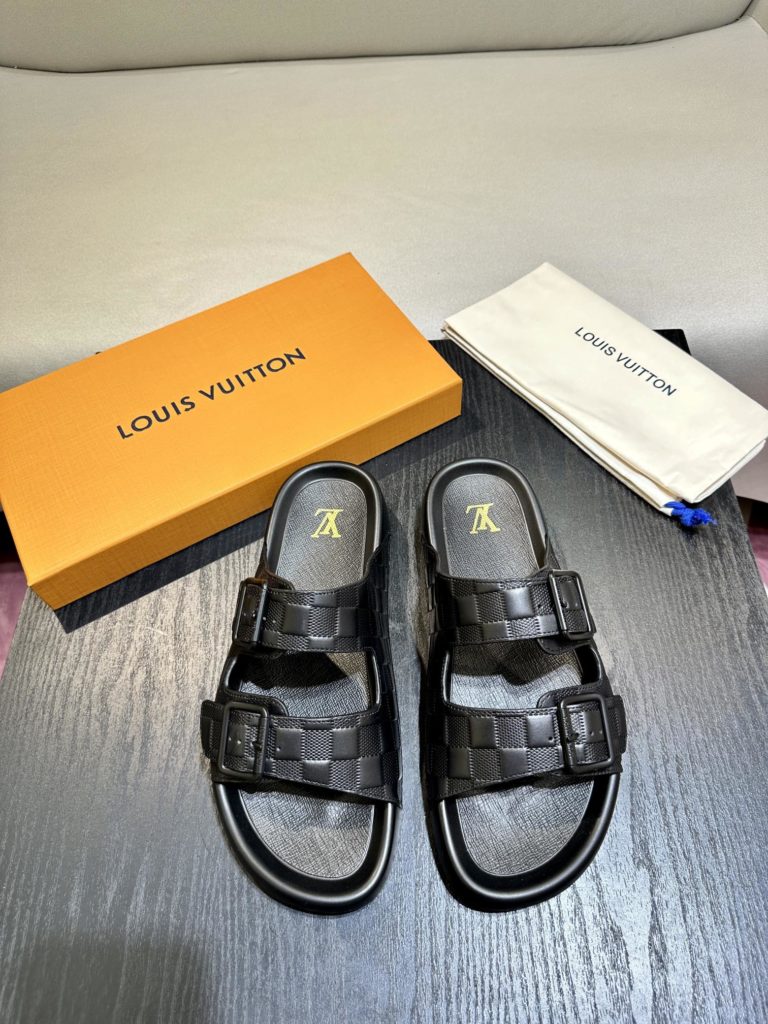 LV Louis Vuitton sandals luxury men's slippers, 1:1 high-end quality, original material, relaxed and comfortable casual sunshine, the highest version of high-quality boutiques, must be entered in summer! Size：38-46