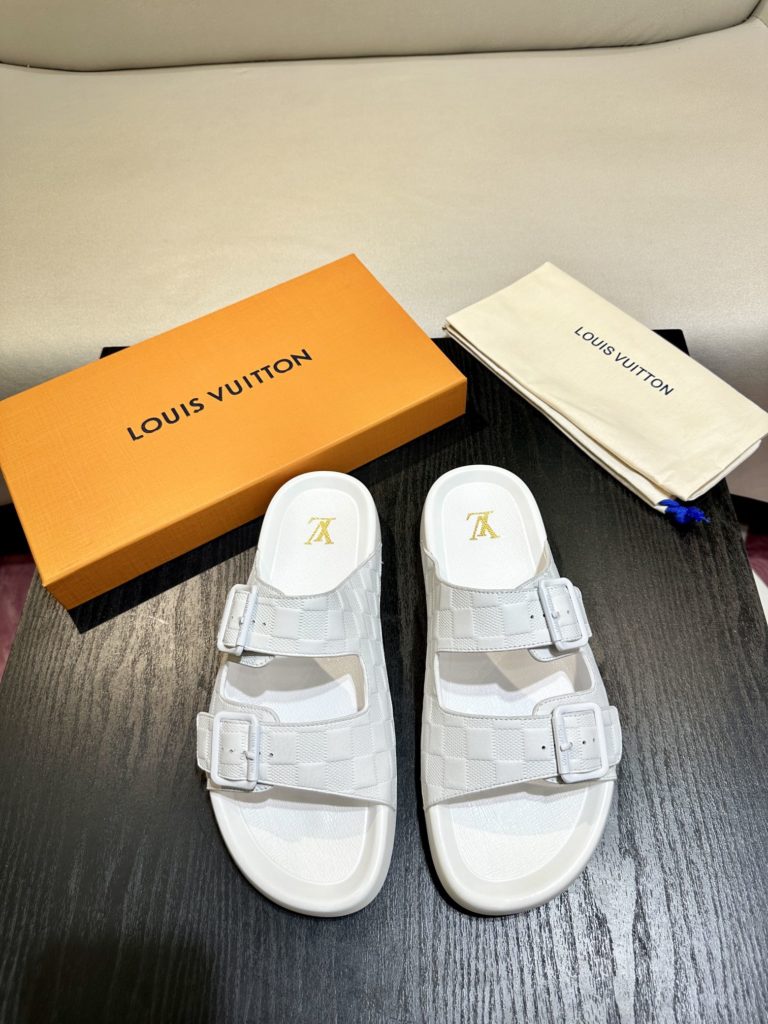 LV Louis Vuitton sandals luxury men's slippers, 1:1 high-end quality, original material, relaxed and comfortable casual sunshine, the highest version of high-quality boutiques, must be entered in summer! Size：38-46