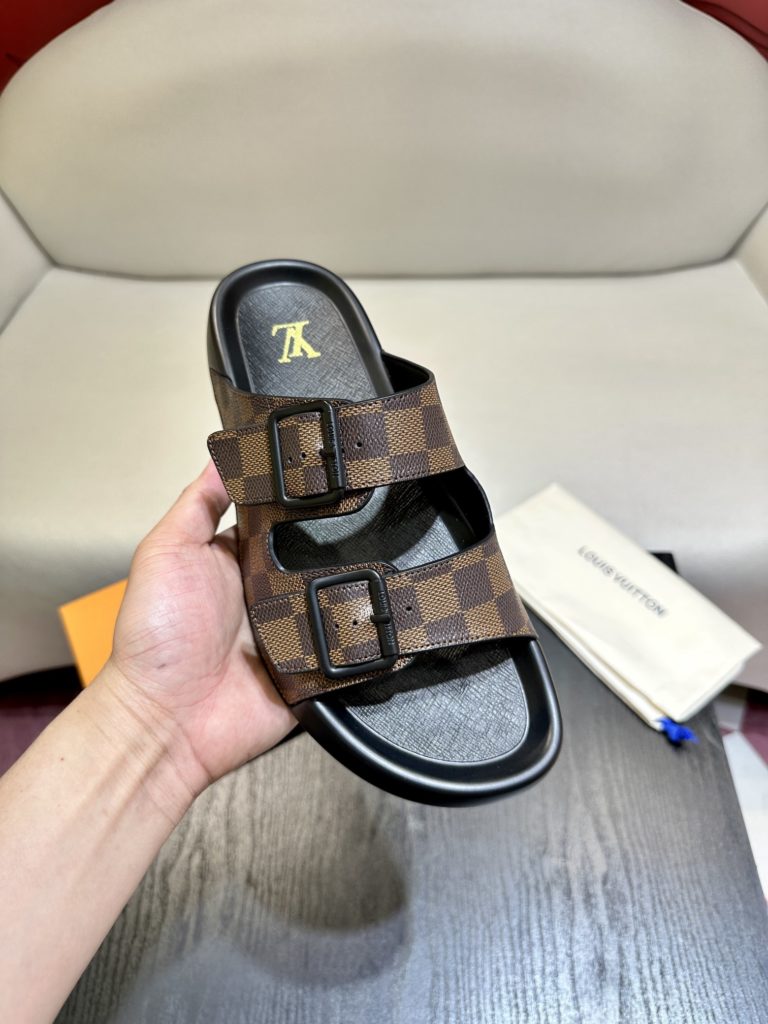 LV Louis Vuitton sandals luxury men's slippers, 1:1 high-end quality, original material, relaxed and comfortable casual sunshine, the highest version of high-quality boutiques, must be entered in summer! Size：38-46