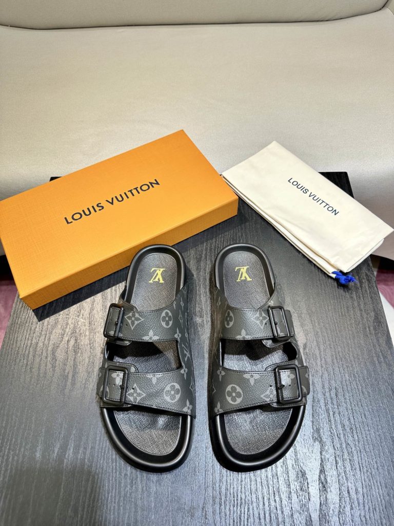 LV Louis Vuitton sandals luxury men's slippers, 1:1 high-end quality, original material, relaxed and comfortable casual sunshine, the highest version of high-quality boutiques, must be entered in summer! Size：38-46