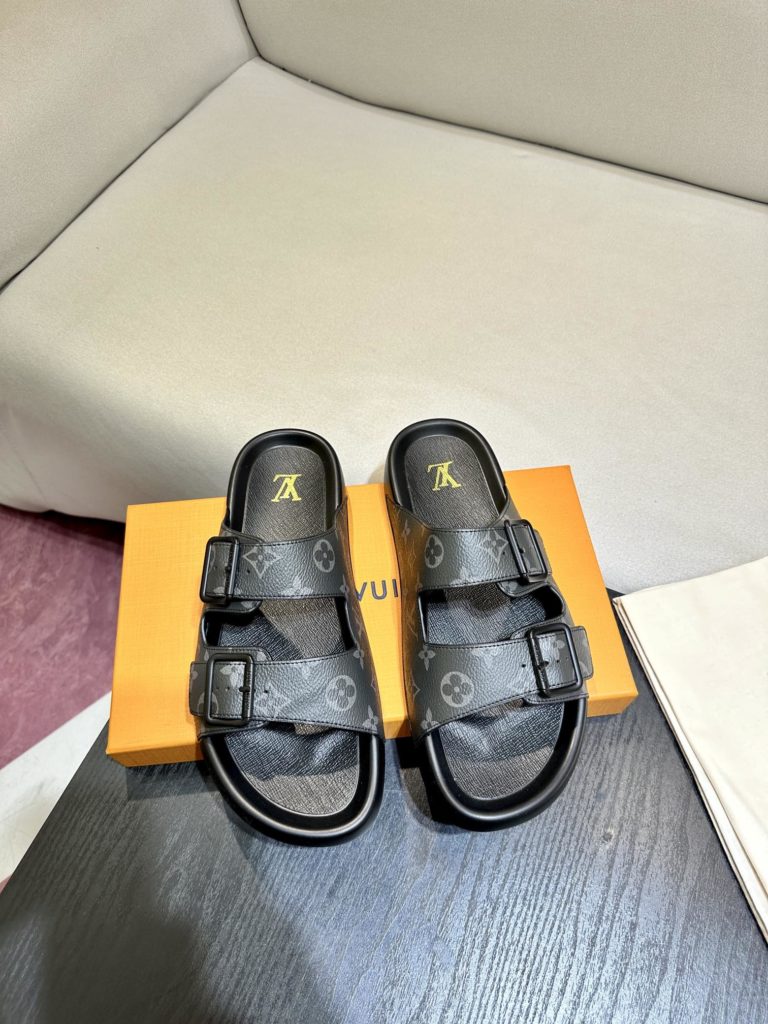 LV Louis Vuitton sandals luxury men's slippers, 1:1 high-end quality, original material, relaxed and comfortable casual sunshine, the highest version of high-quality boutiques, must be entered in summer! Size：38-46