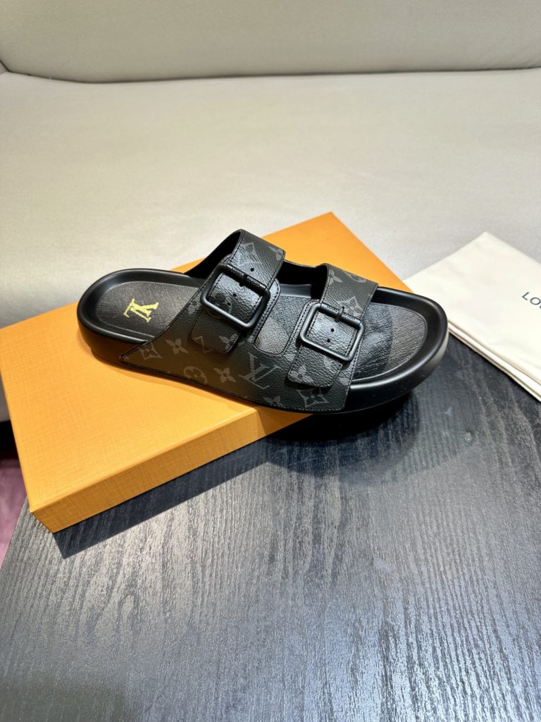 LV Louis Vuitton sandals luxury men's slippers, 1:1 high-end quality, original material, relaxed and comfortable casual sunshine, the highest version of high-quality boutiques, must be entered in summer! Size：38-46