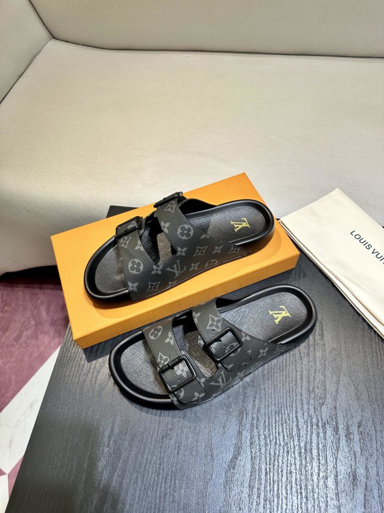 LV Louis Vuitton sandals luxury men's slippers, 1:1 high-end quality, original material, relaxed and comfortable casual sunshine, the highest version of high-quality boutiques, must be entered in summer! Size：38-46