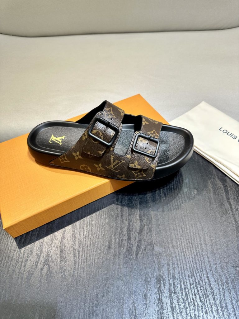 LV Louis Vuitton sandals luxury men's slippers, 1:1 high-end quality, original material, relaxed and comfortable casual sunshine, the highest version of high-quality boutiques, must be entered in summer! Size：38-46