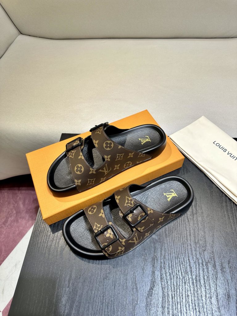 LV Louis Vuitton sandals luxury men's slippers, 1:1 high-end quality, original material, relaxed and comfortable casual sunshine, the highest version of high-quality boutiques, must be entered in summer! Size：38-46