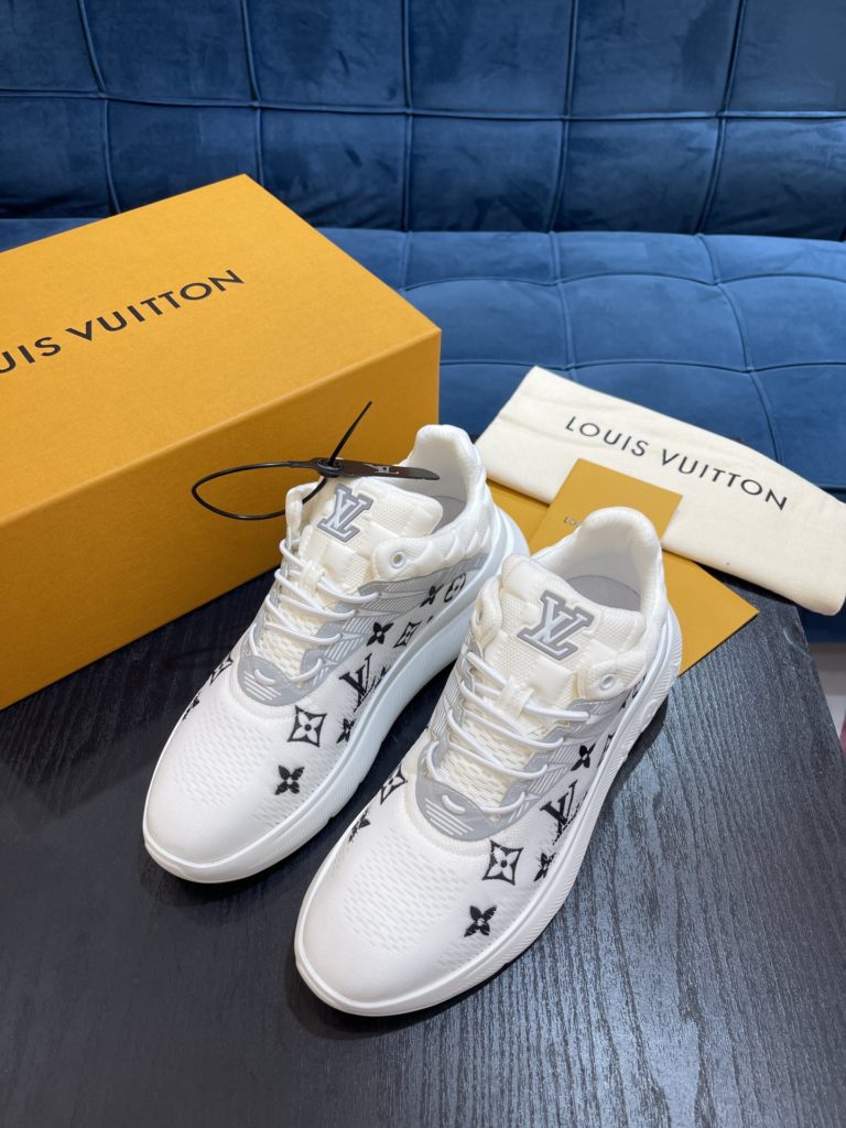 LV Louis Vuitton Shoe Show Up Shoe uses Monogram and Damier patterns to build a soft knit upper, with a thick but lightweight rubber outsole, which is decorated with the Louis Vuitton logo and Monogram flowers. SIZE 38-45