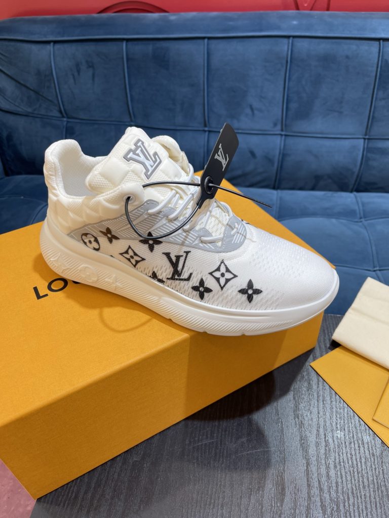 LV Louis Vuitton Shoe Show Up Shoe uses Monogram and Damier patterns to build a soft knit upper, with a thick but lightweight rubber outsole, which is decorated with the Louis Vuitton logo and Monogram flowers. SIZE 38-45