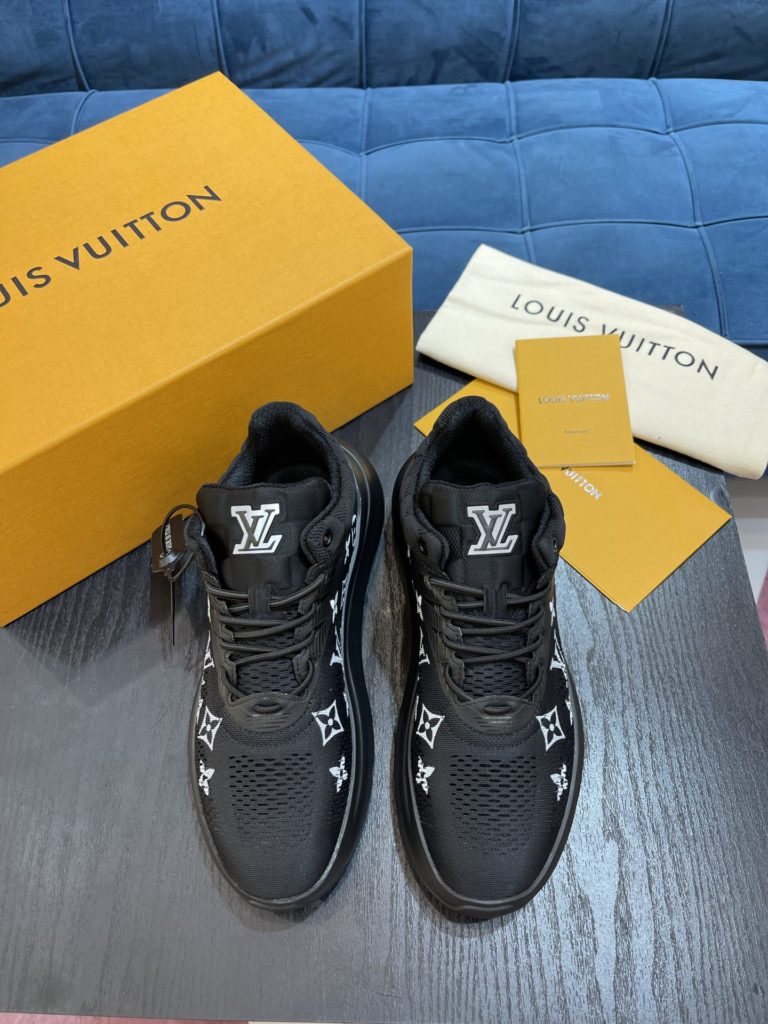 LV Louis Vuitton Shoe Show Up Shoe uses Monogram and Damier patterns to build a soft knit upper, with a thick but lightweight rubber outsole, which is decorated with the Louis Vuitton logo and Monogram flowers. SIZE 38-45