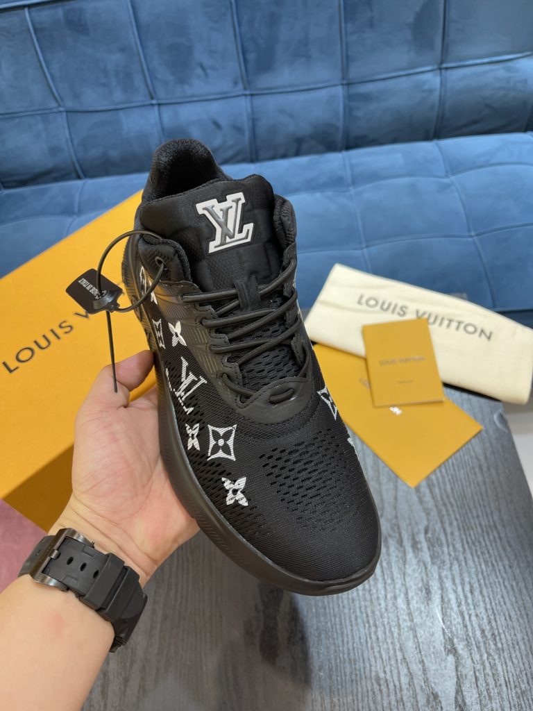 LV Louis Vuitton Shoe Show Up Shoe uses Monogram and Damier patterns to build a soft knit upper, with a thick but lightweight rubber outsole, which is decorated with the Louis Vuitton logo and Monogram flowers. SIZE 38-45