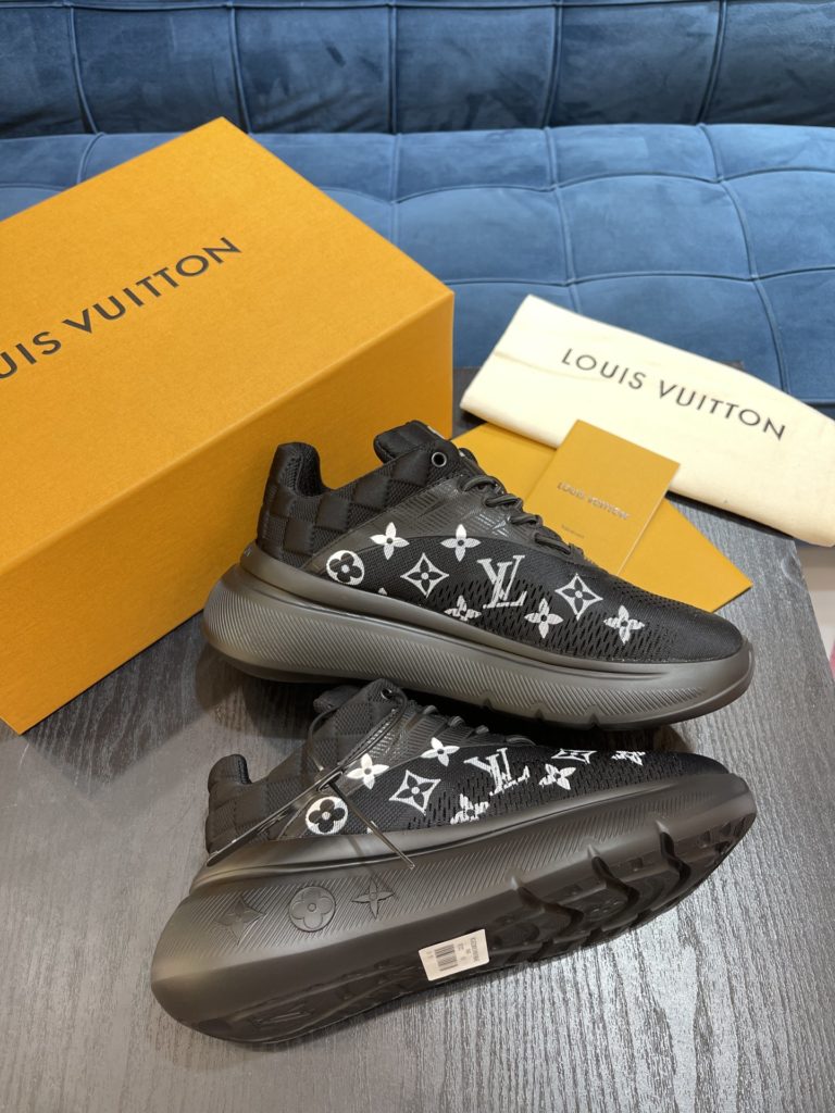 LV Louis Vuitton Shoe Show Up Shoe uses Monogram and Damier patterns to build a soft knit upper, with a thick but lightweight rubber outsole, which is decorated with the Louis Vuitton logo and Monogram flowers. SIZE 38-45