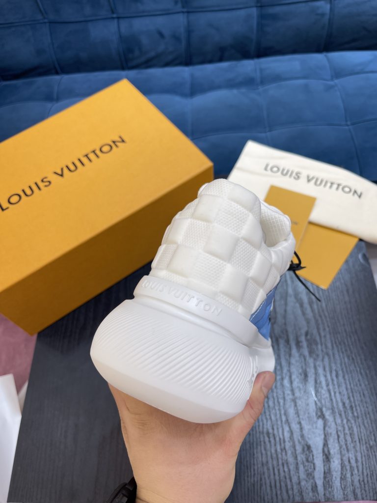 LV Louis Vuitton Shoe Show Up Shoe uses Monogram and Damier patterns to build a soft knit upper, with a thick but lightweight rubber outsole, which is decorated with the Louis Vuitton logo and Monogram flowers. SIZE 38-45