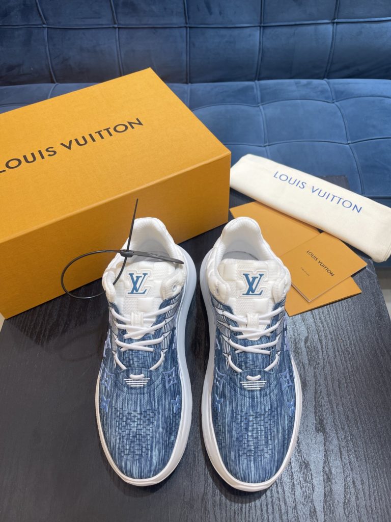 LV Louis Vuitton Shoe Show Up Shoe uses Monogram and Damier patterns to build a soft knit upper, with a thick but lightweight rubber outsole, which is decorated with the Louis Vuitton logo and Monogram flowers. SIZE 38-45