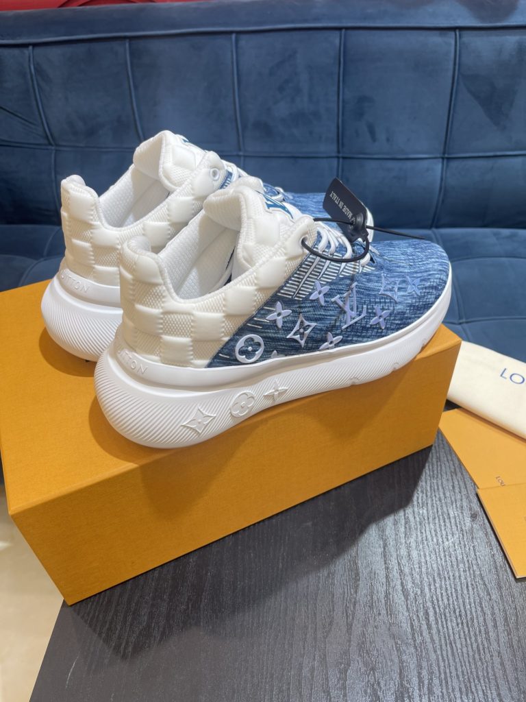 LV Louis Vuitton Shoe Show Up Shoe uses Monogram and Damier patterns to build a soft knit upper, with a thick but lightweight rubber outsole, which is decorated with the Louis Vuitton logo and Monogram flowers. SIZE 38-45