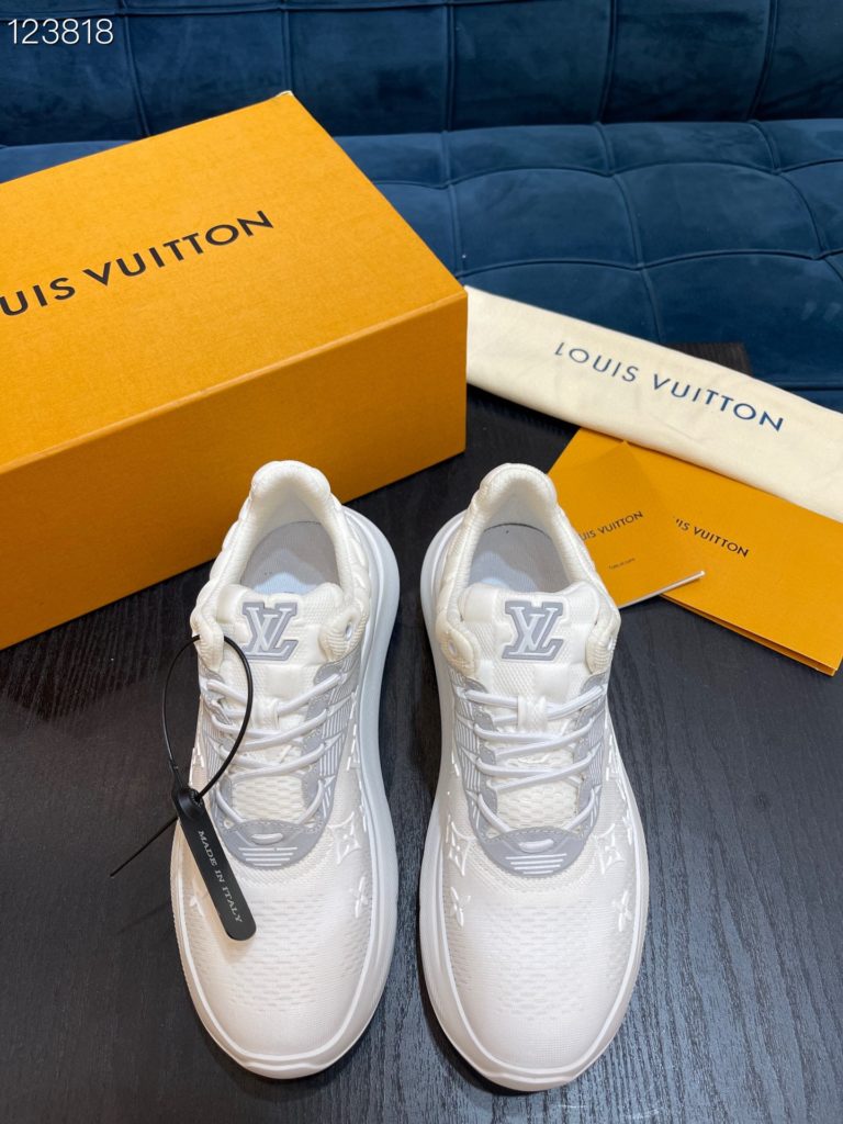 LV Louis Vuitton Shoe Show Up Shoe uses Monogram and Damier patterns to build a soft knit upper, with a thick but lightweight rubber outsole, which is decorated with the Louis Vuitton logo and Monogram flowers. SIZE 38-45