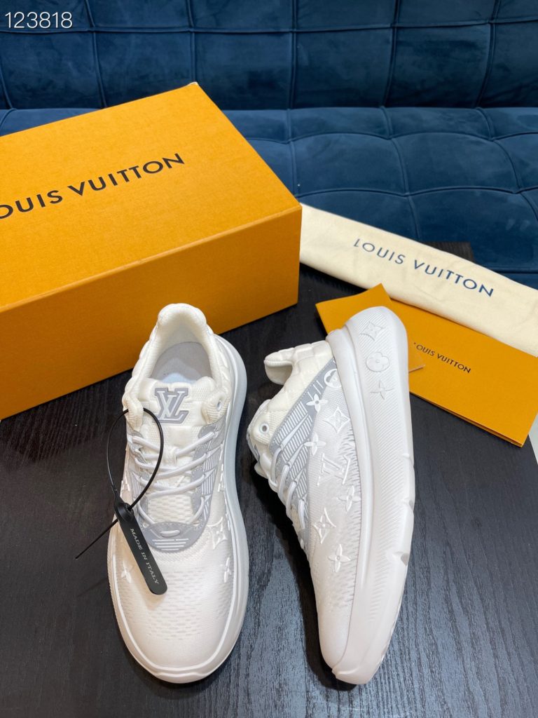 LV Louis Vuitton Shoe Show Up Shoe uses Monogram and Damier patterns to build a soft knit upper, with a thick but lightweight rubber outsole, which is decorated with the Louis Vuitton logo and Monogram flowers. SIZE 38-45