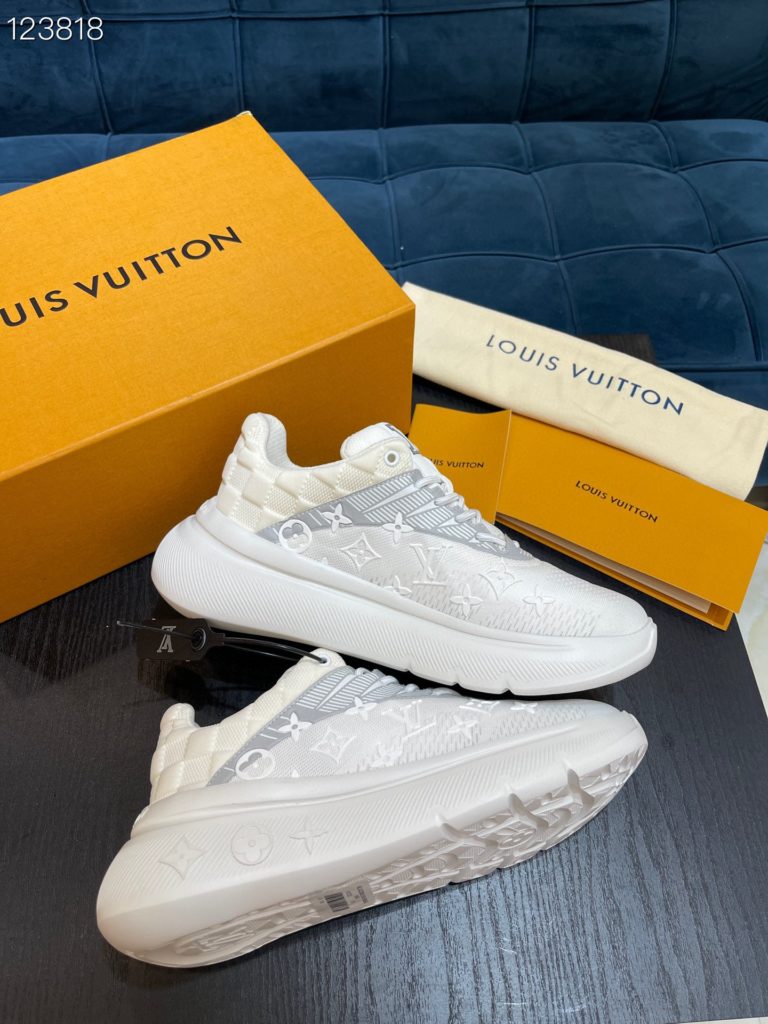 LV Louis Vuitton Shoe Show Up Shoe uses Monogram and Damier patterns to build a soft knit upper, with a thick but lightweight rubber outsole, which is decorated with the Louis Vuitton logo and Monogram flowers. SIZE 38-45