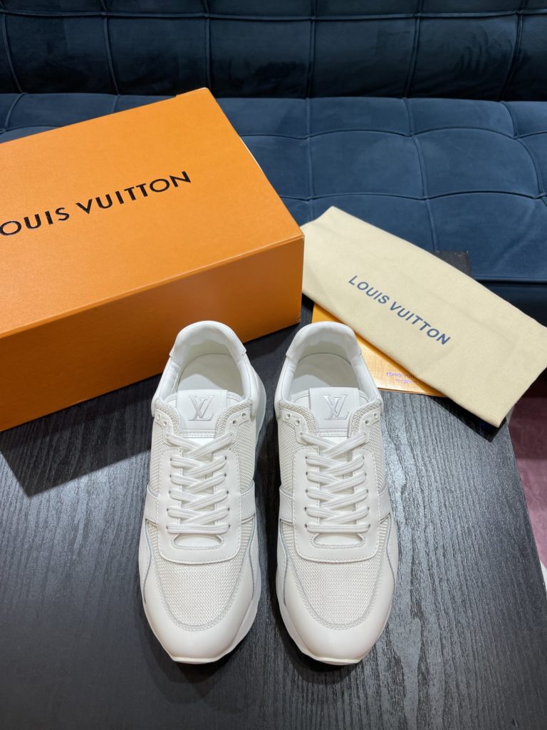 LV Louis Vuitton Shoe Show Up Shoe uses Monogram and Damier patterns to build a soft knit upper, with a thick but lightweight rubber outsole, which is decorated with the Louis Vuitton logo and Monogram flowers. SIZE 38-45