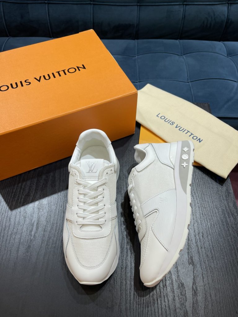 LV Louis Vuitton Shoe Show Up Shoe uses Monogram and Damier patterns to build a soft knit upper, with a thick but lightweight rubber outsole, which is decorated with the Louis Vuitton logo and Monogram flowers. SIZE 38-45