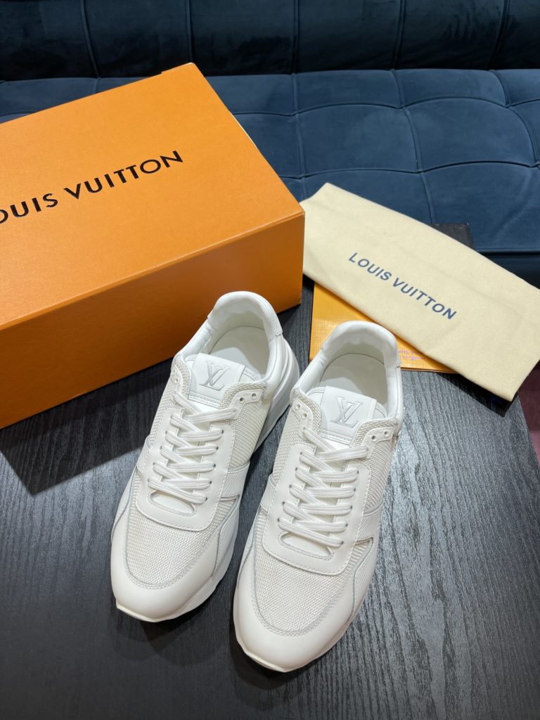 LV Louis Vuitton Shoe Show Up Shoe uses Monogram and Damier patterns to build a soft knit upper, with a thick but lightweight rubber outsole, which is decorated with the Louis Vuitton logo and Monogram flowers. SIZE 38-45